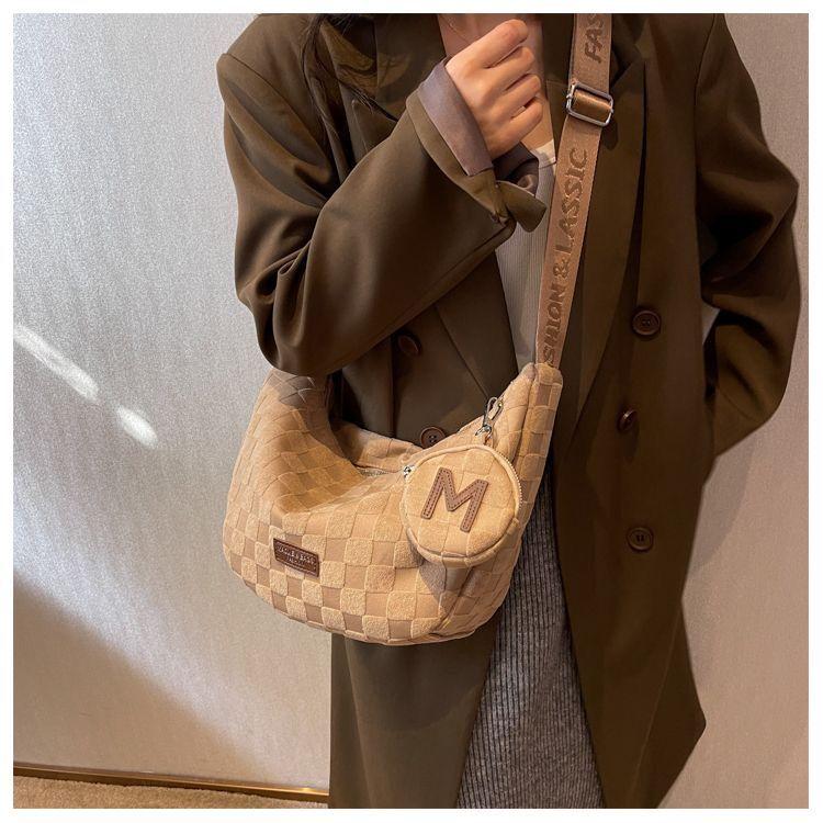Canvas-Tasche für Damen Groß Modische Breitband-Umhängetasche Beliebte Frottee-Gitter-Nische Herbst und Winter Knödeltasche