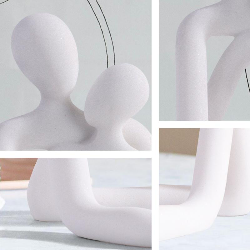Couple Embrace Phone Holder Sculpture, Resin Craft Decorative Figurine, Home Decoration for Bedroom, Living Room, Study, or Desk
