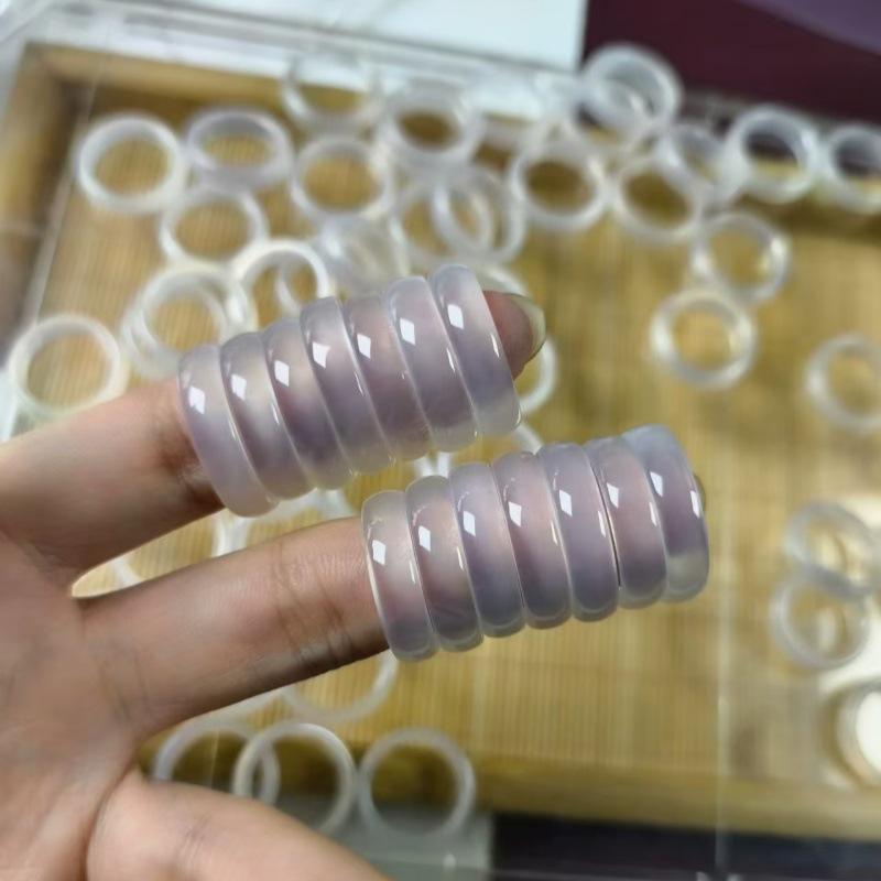 Натуральное кольцо из агата и халцедона цвета «Ледяной» - Женское широкое кольцо с дизайном «Шампанское Белое Лунный Свет»