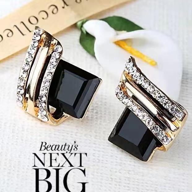 New Style Crystal Silver Needle Diamond Earrings Fashionable Temperament Decorative Stud Earrings for Women