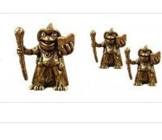 1/2 st Mässing Häxa Groda Figurin Metallsnideri Miniatyr Groda Staty Djurskulptur Halloween Feng Shui Dekoration Hem Kontor Skrivbordsornament