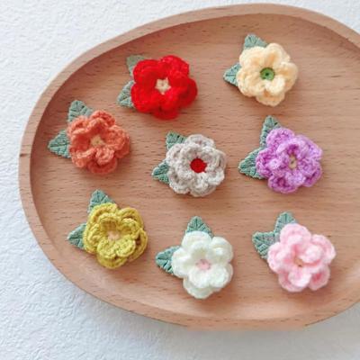 Handgestrickte Blume, Stricken, Häkeln, Blume, Rose, DIY, Handarbeit, Strickblume, Applikation, Aufnäher, Kleidung, Taschen, Hüte, Accessoires