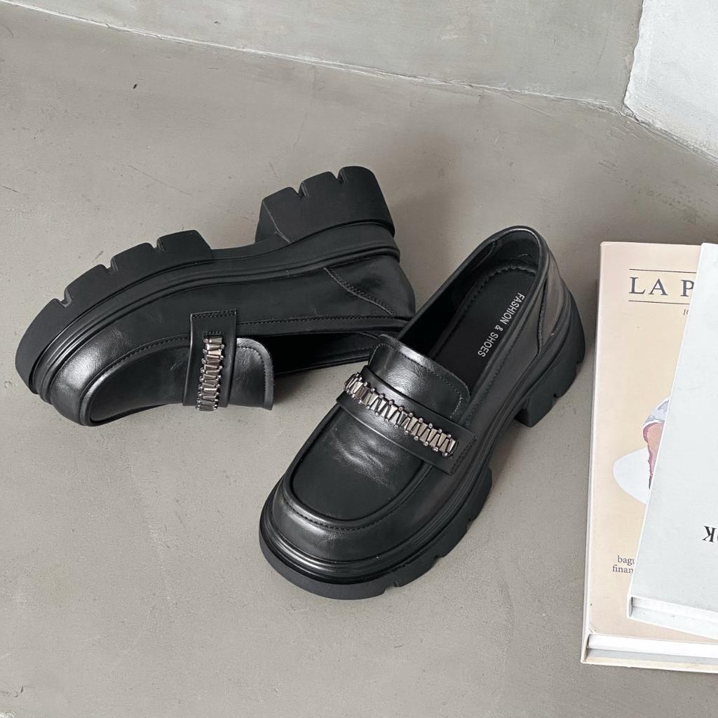 Damen Leder-Slipper leichte Plateau vielseitige Ein-Pedal-Einzelschuhe 2025 neu Frühling und Herbst Britischer Stil kleine Lederschuhe