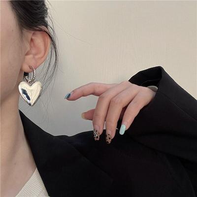 Ohrringe Persönlichkeit Übertrieben Metall Pfirsichherzförmig Nische Designgefühl Temperament Ohrringe Frauen Tide
