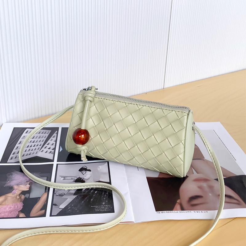 Simple Small Bag Women's New Versatile Shoulder Messenger Bag Women's Woven Leather Women's Bag Mobile Phone Bag