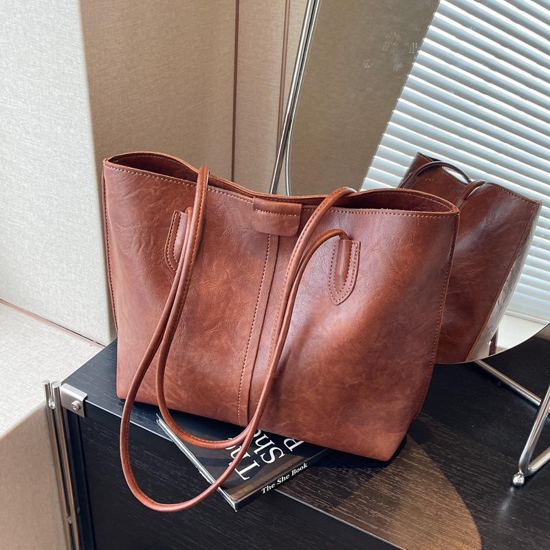Retro Fashion Tote Bag Women's New Commuting Large Capacity Shoulder Bag Casual Armpit Bag