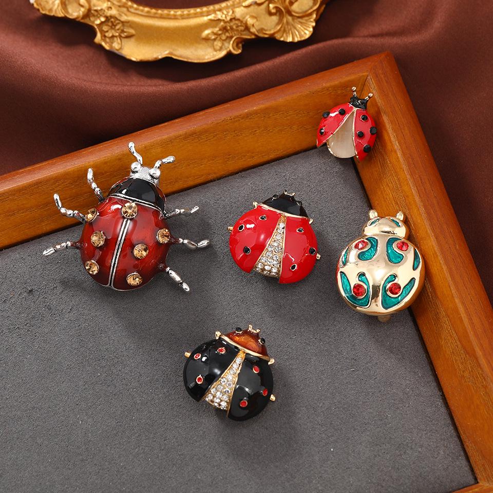 Charming Ladybug Mini Brooch - Versatile Anti-Exposure Clothing Pin for Collars and More