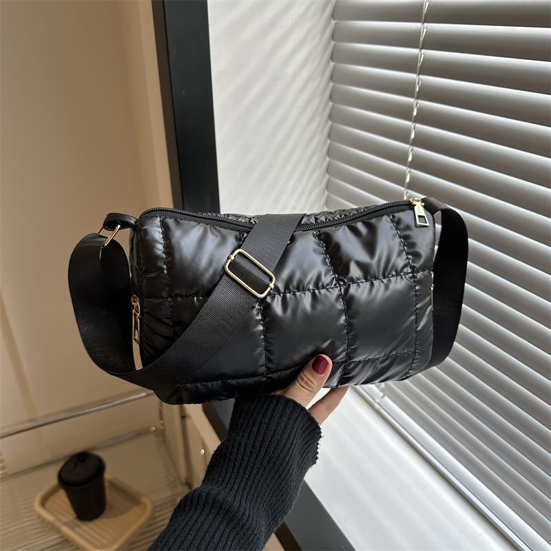 Autumn and winter new fashion cotton clothes, portable one-shoulder underarm small square bags, women's bags, support a large number of mixed batches