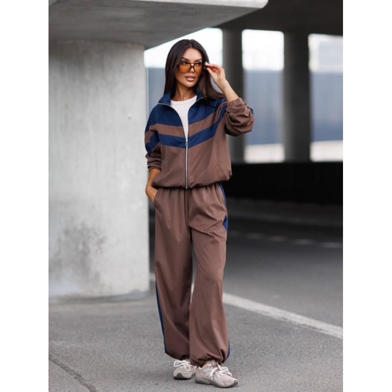 Womens Casual Two-Piece Set: Zip-Up Stand