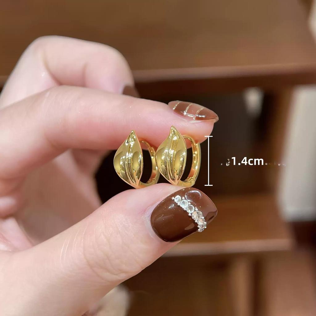 Leaf Earrings Buckle Light Luxury Niche Earrings Trendy Gift Elegant Lady's Accessories Classic Jewelry Unique Design Sense Anti-allergy Earrings