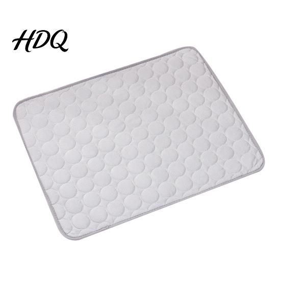 Foldable Dog Cooling Mat Mat Self-Cooling Summer Pet Breathable Ice Silk Heat S