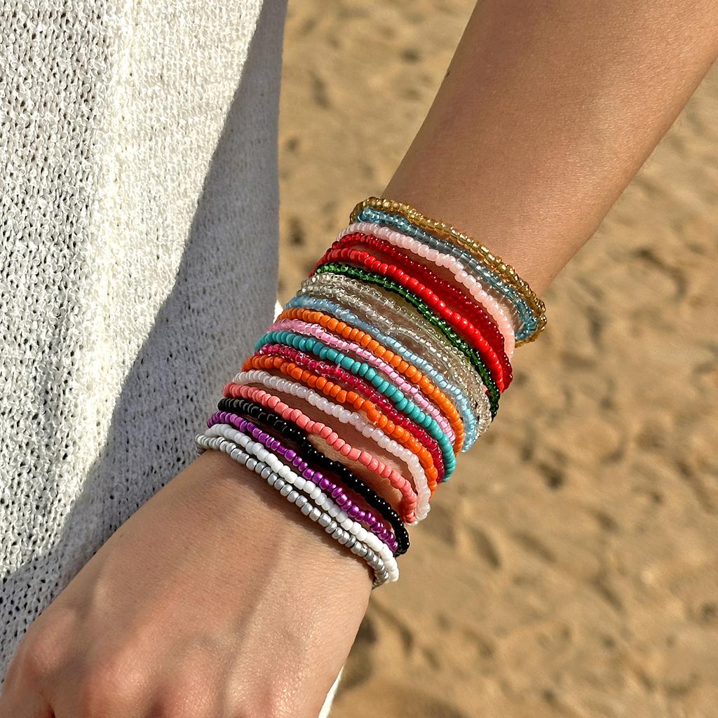 Bohemian stapelbare Perlen-Stretch-Armbänder für Damen Zufällige Farbmischung Elastische Reiskorn-Perlenarmbänder Mädchen Sommer Strand Schmuck
