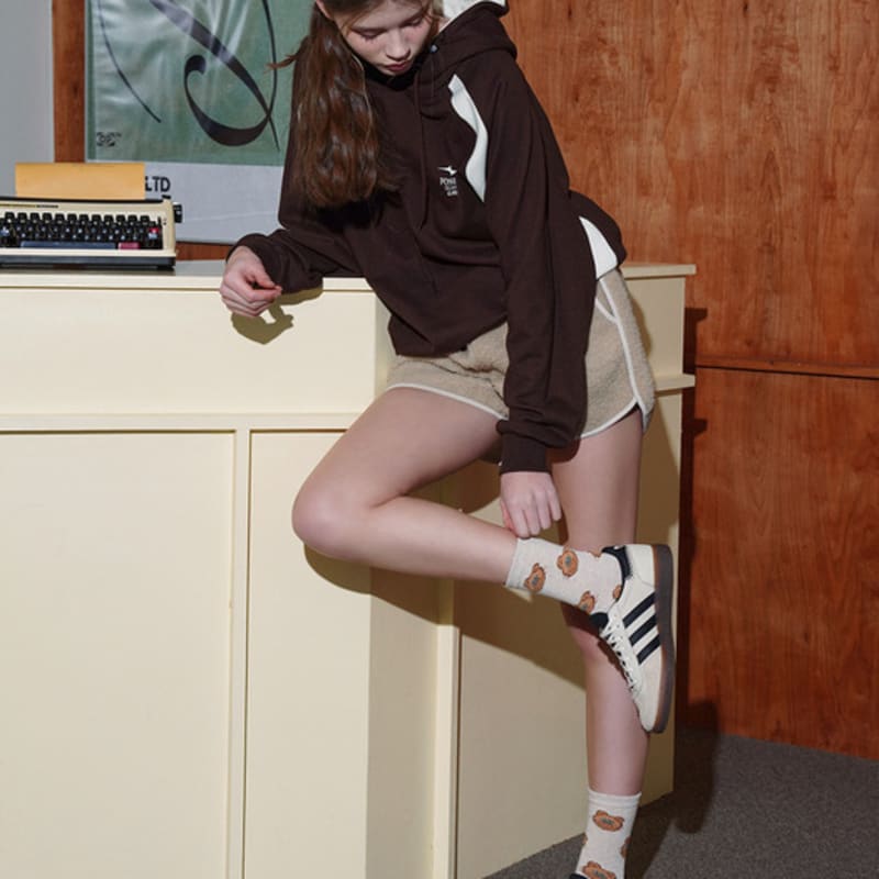 STUDIO SOCKSTOP OOSS Garlic Bear Face All-Over Pattern Socks Oatmeal