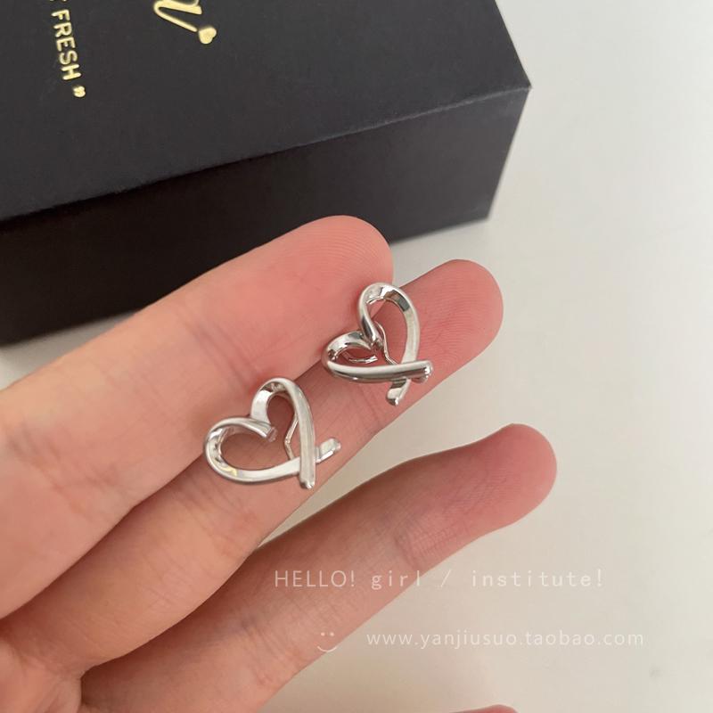 Versatile Heart Ear Cuff for Women: Wear Without Piercing, Sleep Friendly, Elegant Peach Heart Design