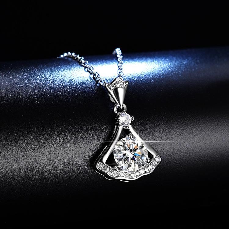 Collier pendentif version coréenne pour femme, élégant et tendance, imitation moissanite 2 carats, chaîne de clavicule pour robe de danse