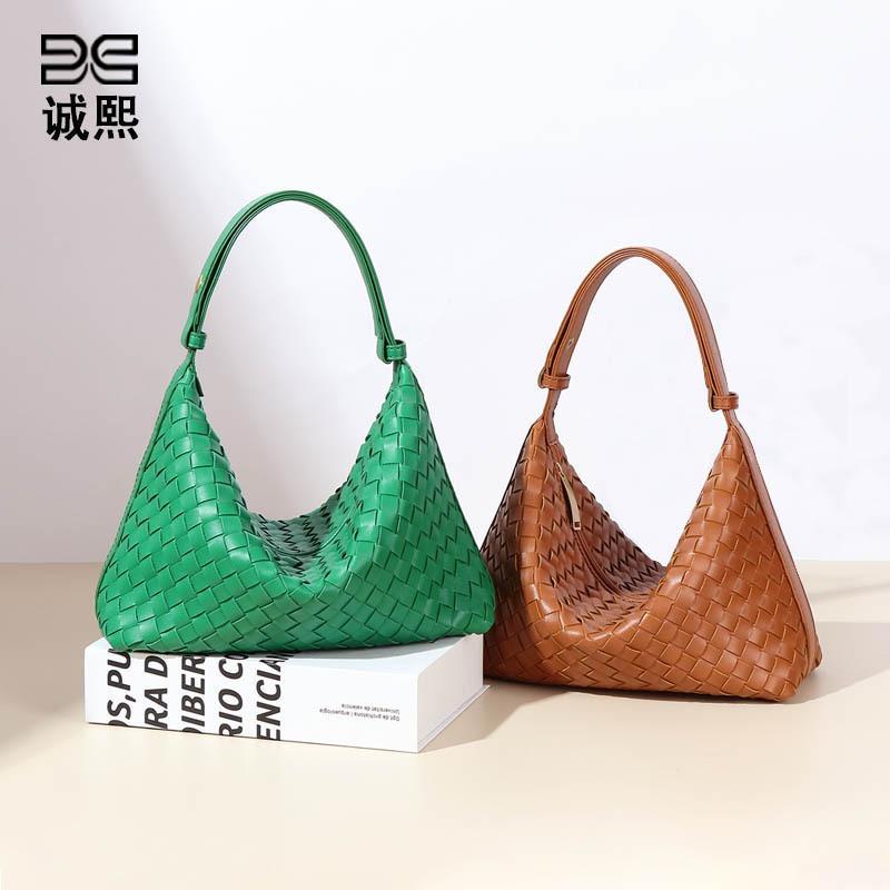 Trendy and versatile hand-woven bags, fashionable and simple lunch boxes, handbags, high-end niche single shoulder armpit bags