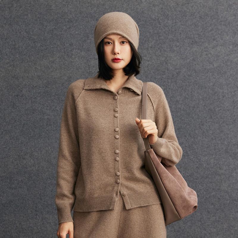Women's Thick Cashmere Sweater with Large Lapel and Buttons - Autumn/Winter 2026 Versatile Base Layer Knit Outerwear