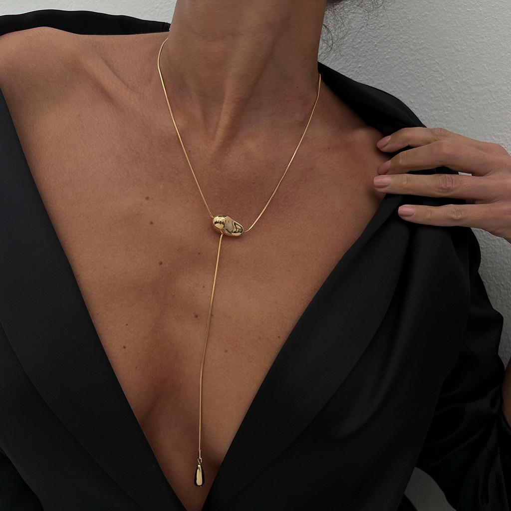 Design Sense Irregular Hollow Pendant Long Necklace, Fashionable Commuter Thin Snake Bone Chain Sweater Item Decoration