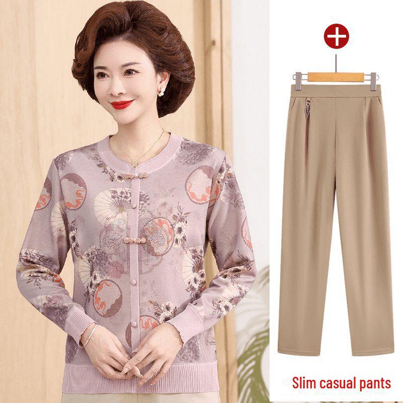 Herbststrickware für Frauen mittleren Alters: Schicker Pullover im neuen Stil