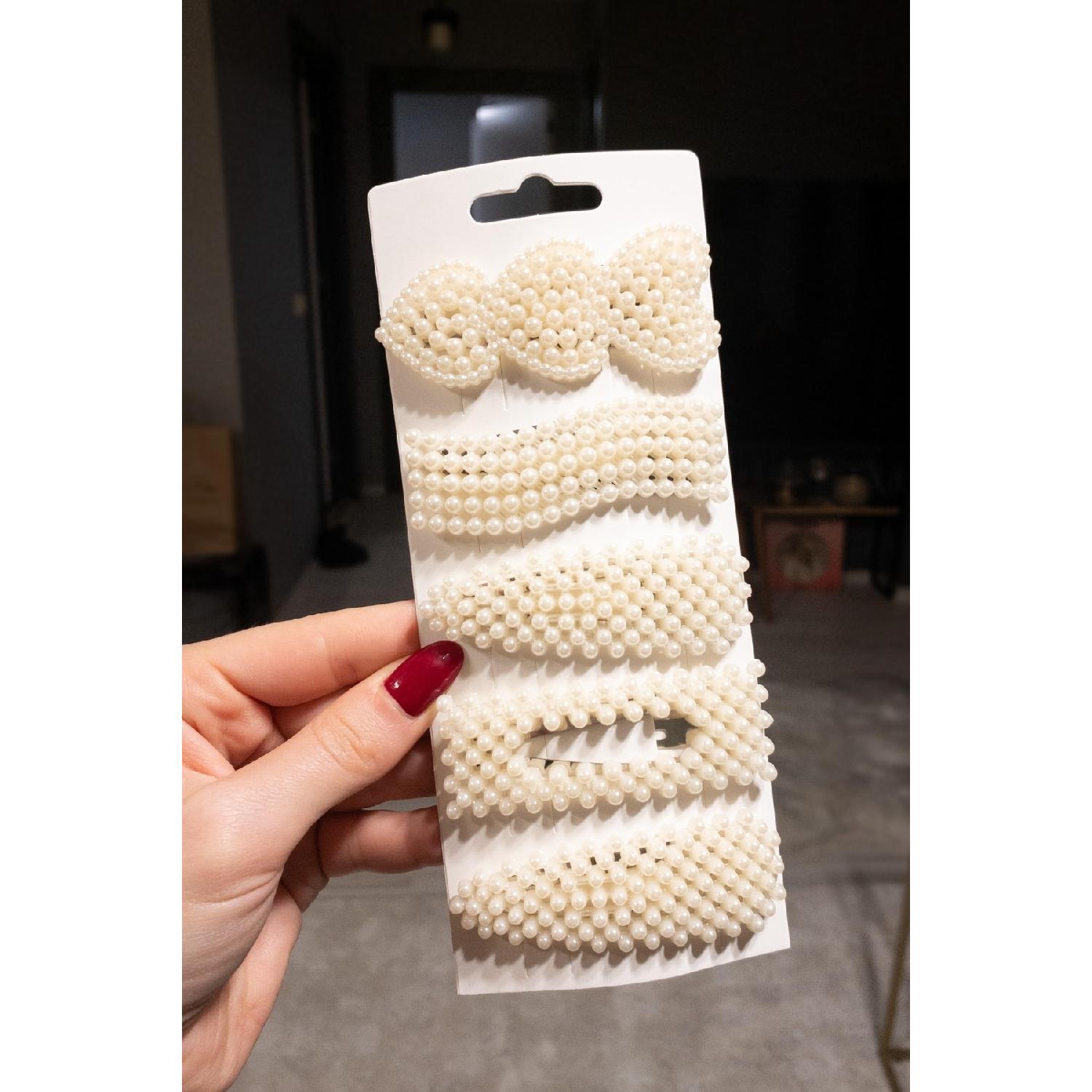 

Женский комплект из пяти предметов с жемчужными пряжками и боковой застежкой