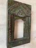 Rustikaler grüner Jharokha-Wandschmuck: Geschnitzter Holzfensterrahmen