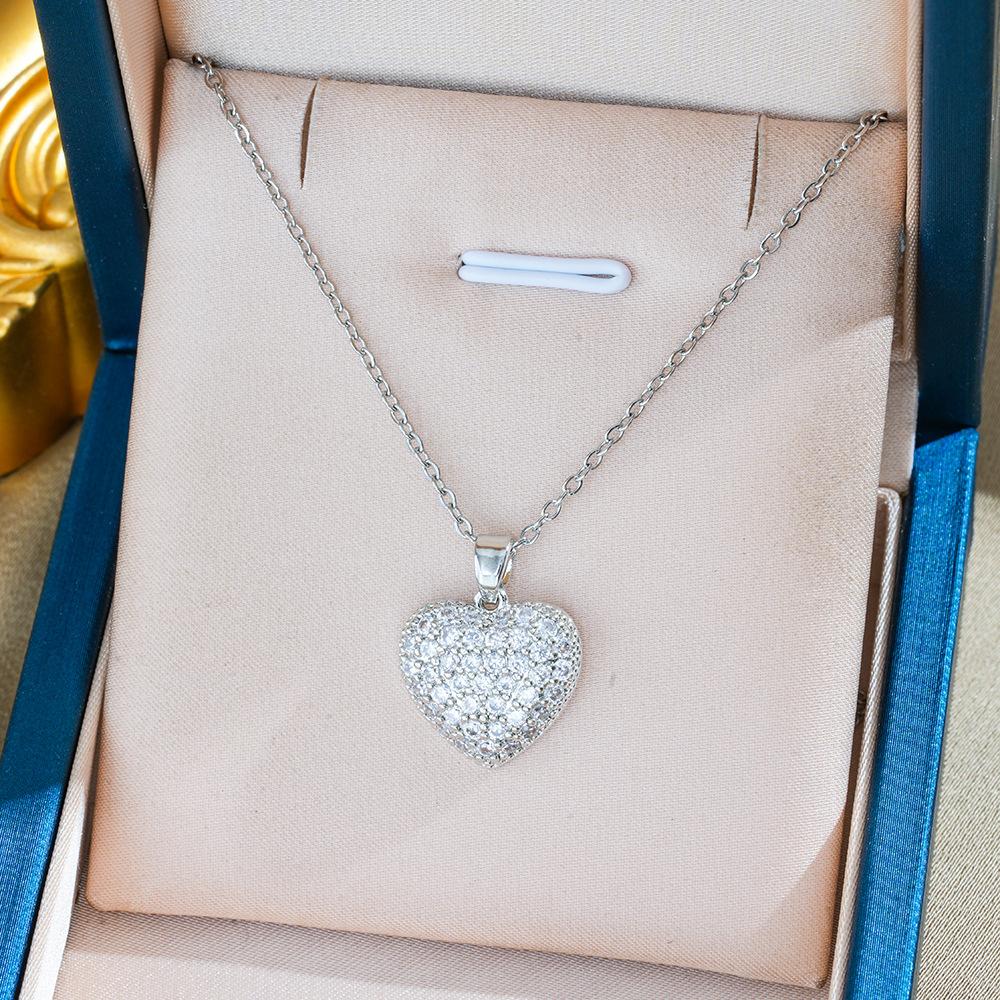 New Opening and Closing Heart-shaped Necklace for Female Niche Design, High-end Temperament, Peach Heart Accessories