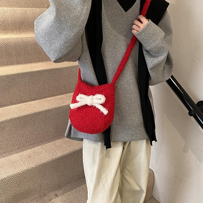 2025 Retro Plush Large-capacity Bucket Bag Women's Red Shoulder Small Crossbody Cloth Bag Niche Casual Bag