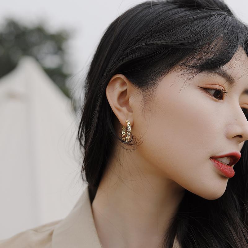 Korea Design Modeschmuck 14K Reales Gold Plating Runde AAA Zirkon Kreuz Ohrringe Elegante Damen Tägliche Ohrringe