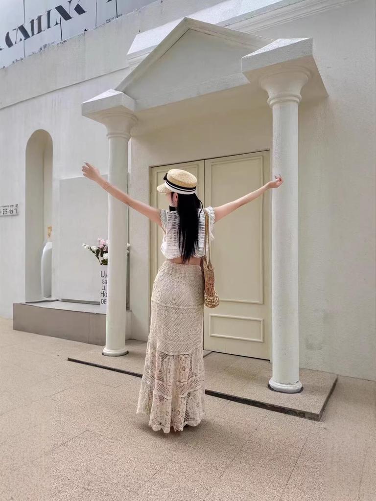 Elegant Lace Hollow Midi Skirt: Korean Retro Beach Resort Style