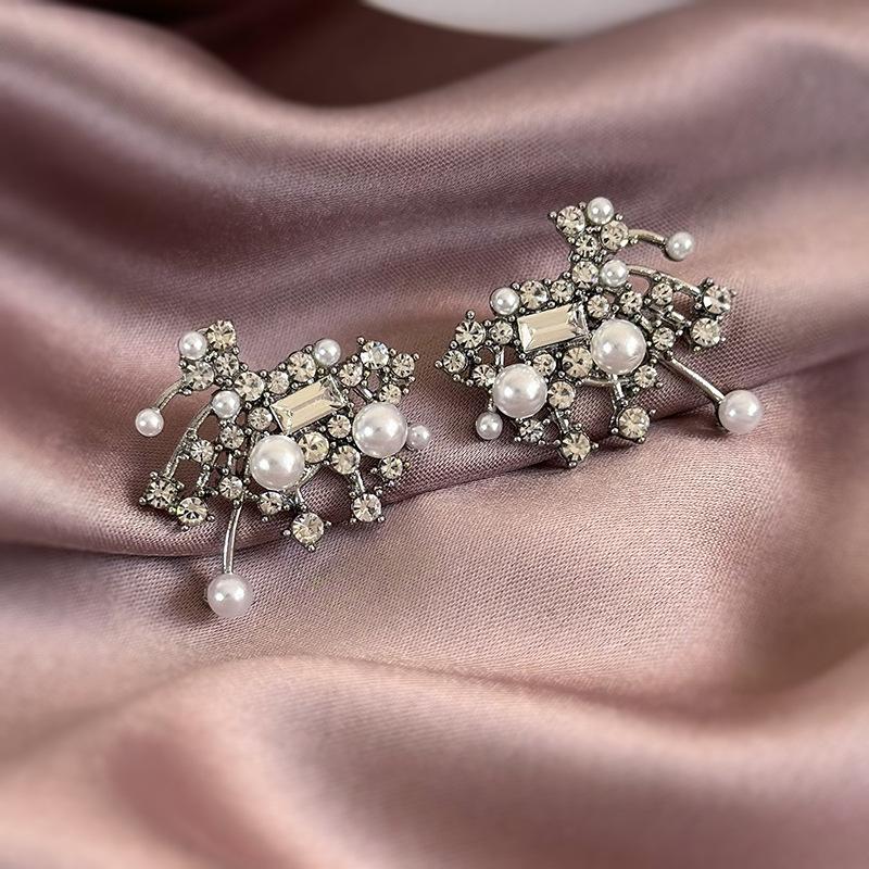 

Яркие серьги со стразами в виде туманности, женские легкие, роскошные, высококачественные серьги с чувством темперамента, нежные серьги