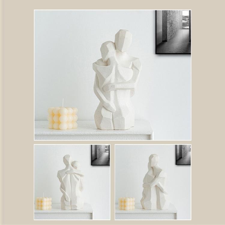 Liebhaber zeitgenössischer Keramik schätzen diese stilvolle Figur als Dekoration für Bücherregale, Kaminsimse oder als Tischdekoration bei Hochzeiten.