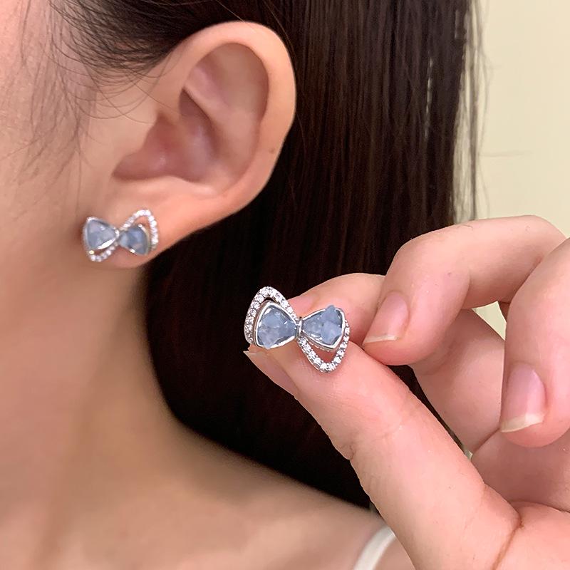 

Elegant Blue Bow Zircon-Studded Korean Earrings for Women