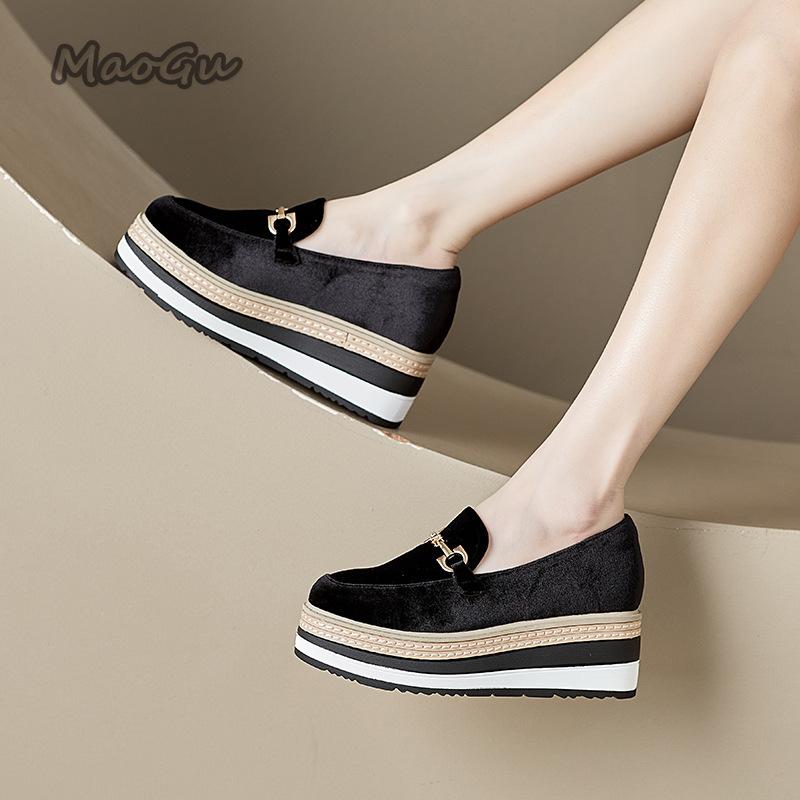 Fashion 2025 Autumn New Thick Soled Shoes Round Toe Slip on Women's Height Increasing Loafers British Style High Heel Platform Pumps