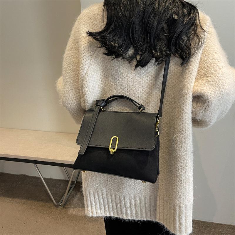 

Retro portable small bag women s new 2025 autumn and winter matte high-end small square bag commuter versatile shoulder bag чёрный