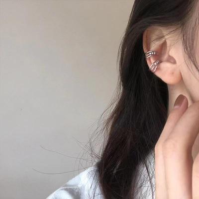 Elegantní třívrstvé náušnice s diamanty pro ženy - stylový, všestranný doplněk bez propíchnutí