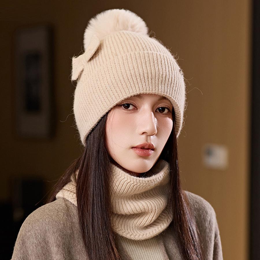 Вязаная шапка из кроличьей шерсти — фото 3