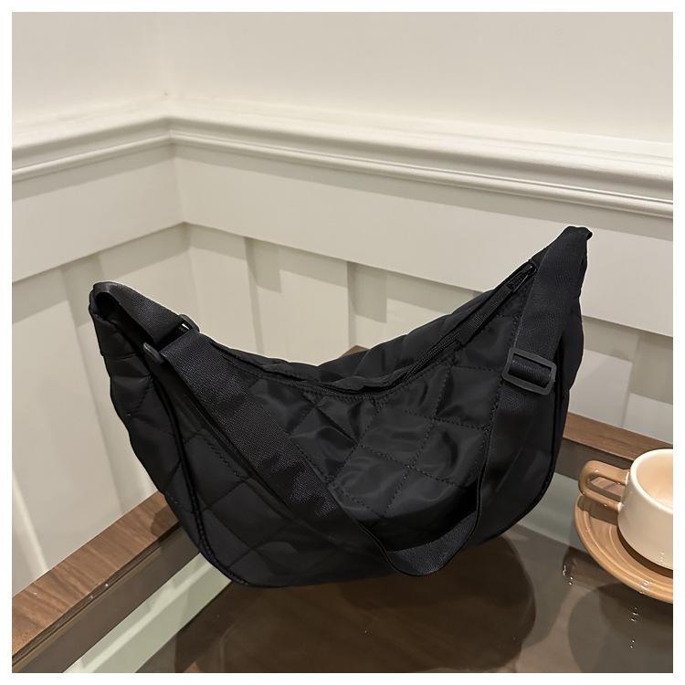 

Однотонная простая сумка-мессенджер из вышивальной нити с ромбовидным узором, сумка-пельмень, текстурная, для поездок на работу, большой вместимости, женская наплечная сумка, черная белая чёрный