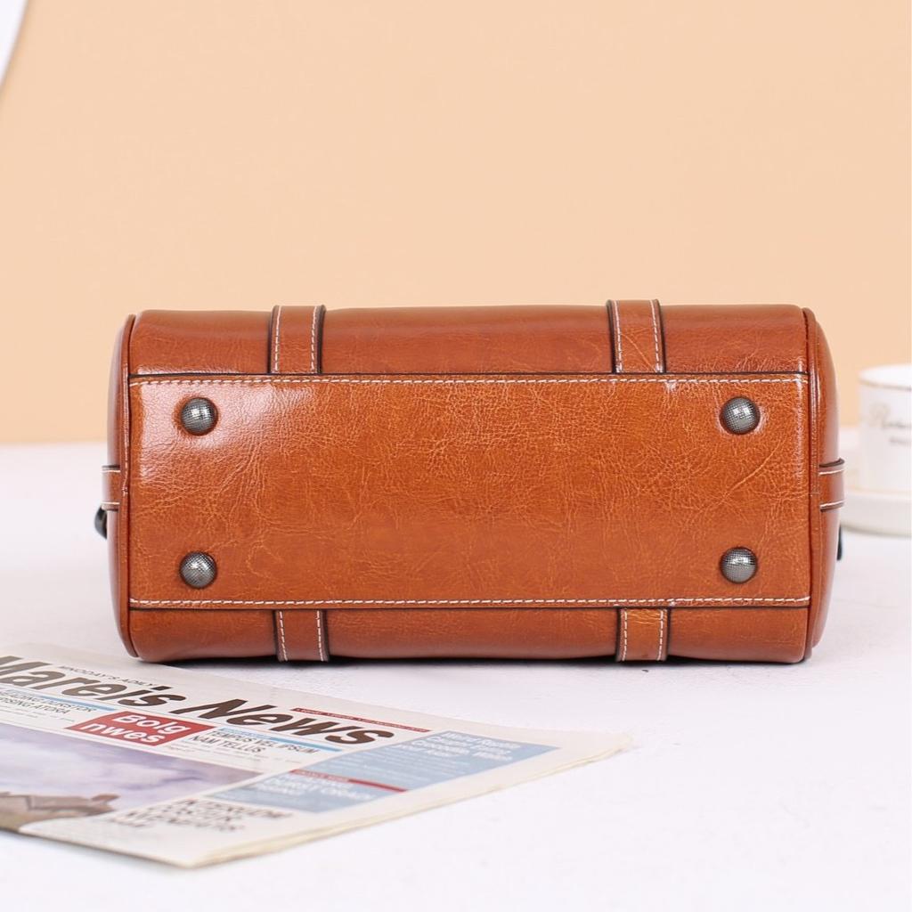 Leather Handbag Women's New Trendy Oil Wax Cowhide Messenger Bag Women's Bag Classic Texture Boston Pillow Bag