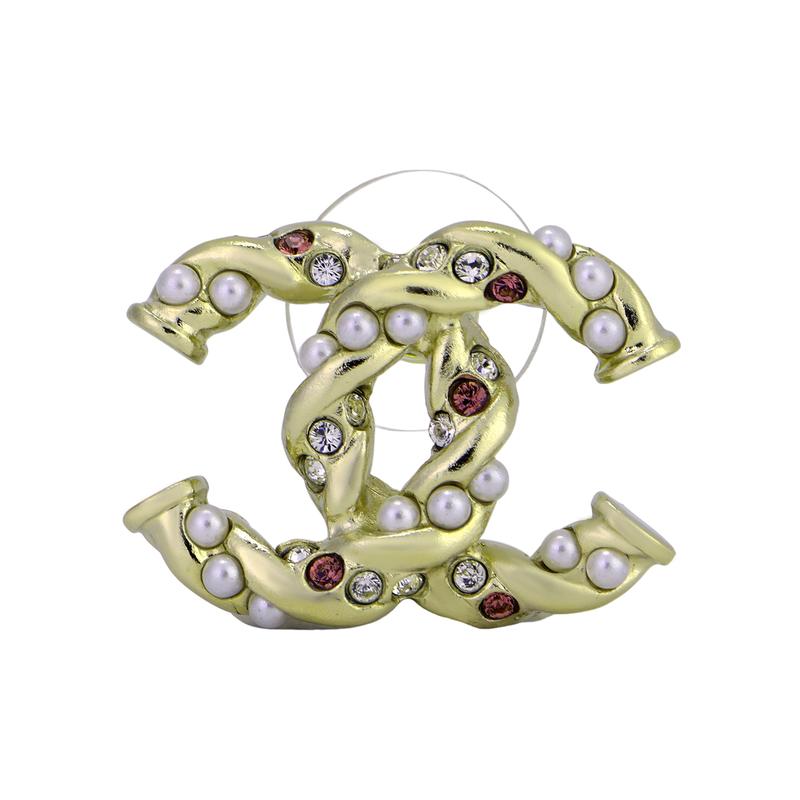 

CHANEL [23B New Product] Classic Double C Simple Versatile Logo Metal Stud Earrings Women s Gold золотий
