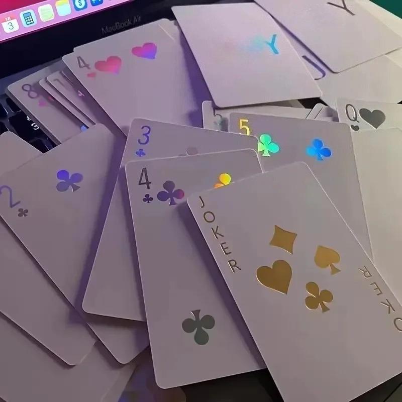 Im Dunkeln leuchtende Spielkarten Niedliche weiße Rose Limited Edition Kartenspiele Perfekt für Familienfeiern Cooles Kartenbrettspiel