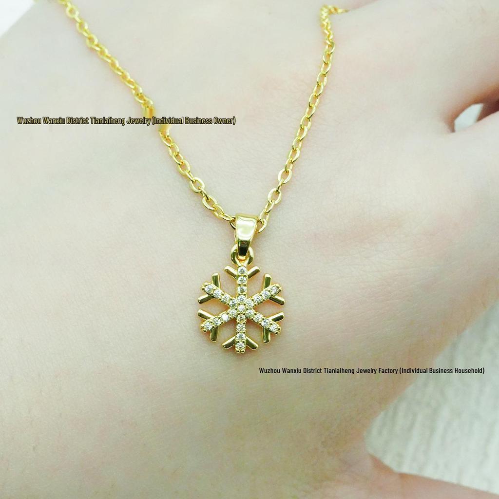 Halskette mit Schneeflocken-Anhänger: Elegantes, Cooles Design mit galvanisierten Diamantakzenten für Herbst und Winter.