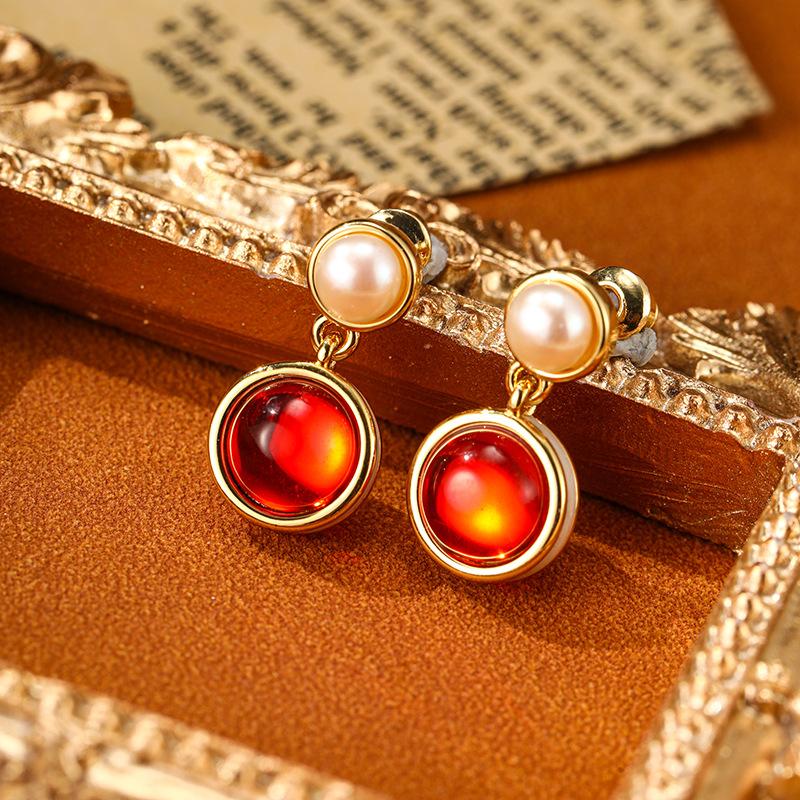 Damen Ohrringe Leichtes Luxusdesign Elegant Vintage Imitationsperlen Modisch und Vielseitig Nischendesign Ohrringe