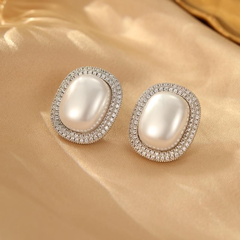 High-End Pearl Big Earrings French Retro Temperament Stud Earrings Niche Exaggerated Earrings Women