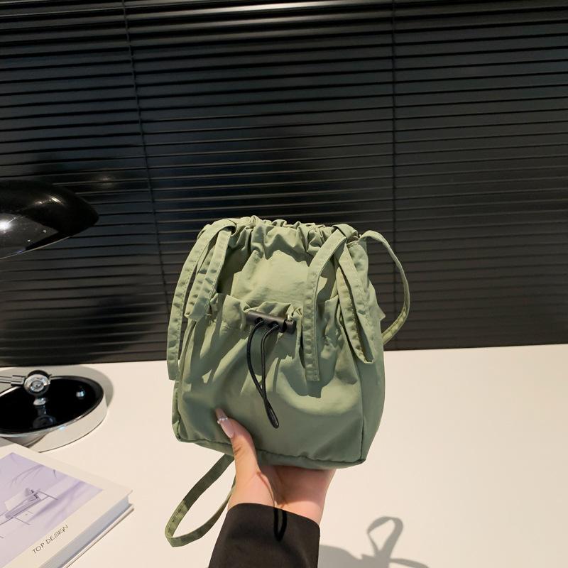 

Сумка Slack женская летняя 2025 года универсальная холщовая сумка-мессенджер через плечо переносная сумка-ведро зелёный