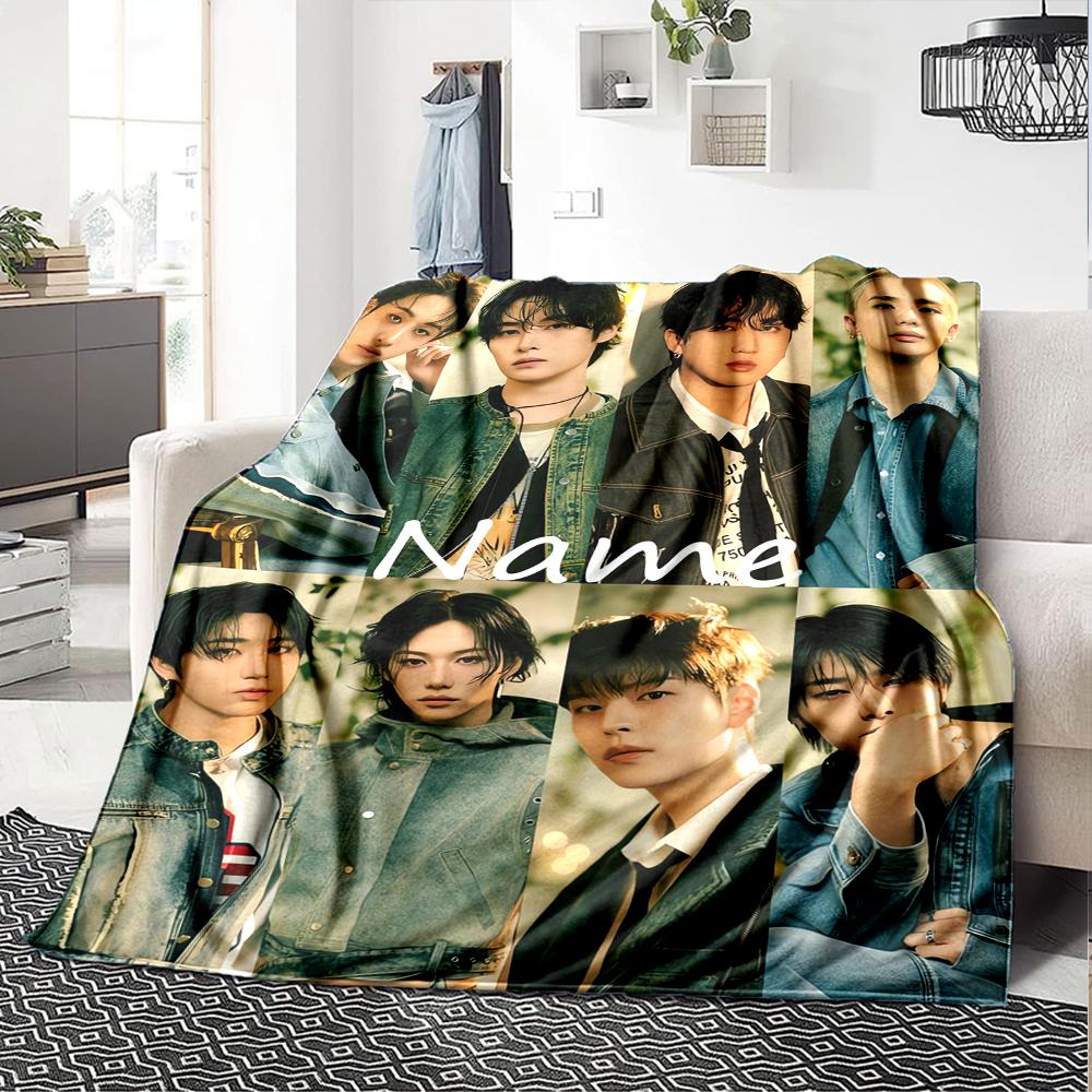 Personalisierte Decke im Stray Kids-Design - Perfekt für Sofa, Bett, Reisen & Outdoor | Maschinenwaschbar, Gemütlich & Langlebig.