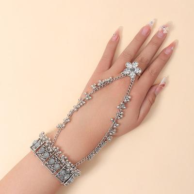 Retro Ethnic Style Small Flower Bracelet, Fringed Pearl Round Ring, Diamond Bracelet.