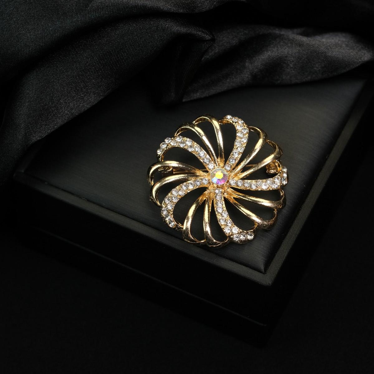 

Винтажная брошь-бабочка из золота и бриллиантов - Универсальная женская ювелирная булавка