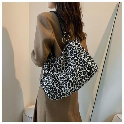 Neue einseitige Canvas-Tasche, modische Tragetasche für Freizeit und Pendeln mit großem Fassungsvermögen und Leopardenmuster, vielseitige Damentasche
