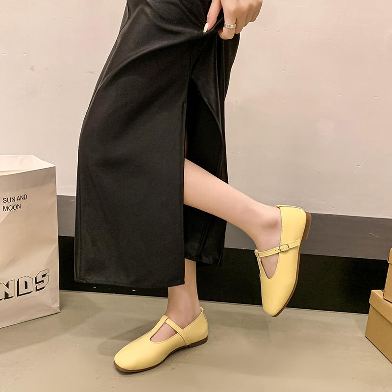 Fashion Ladies Flat Shoes in The Summer of 2025, The Fashion and Leisure Flat Buckle Non-slip Waterproof Flat Sandals Indoor Work Shoes.