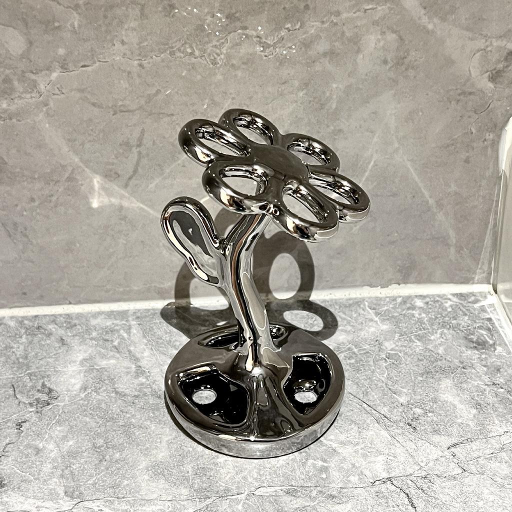 Ceramic Flower Shaped Toothbrush Holder Bathroom Storage Holder Desktop Makeup Brush Storage Rack Bathroom Supplies